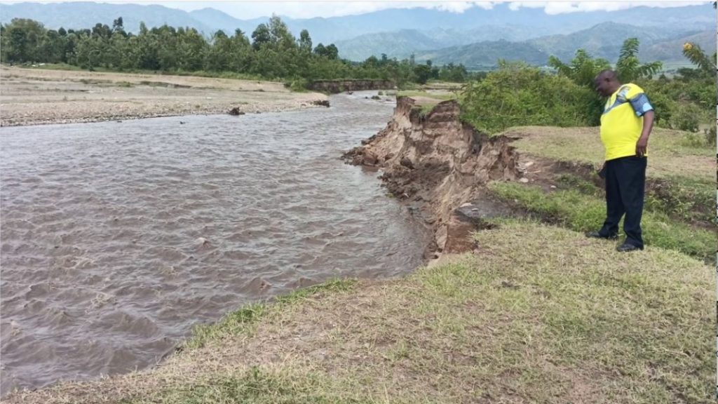 RESIDENTS TASK KASESE DISTRICT TO CONSIDER LOCAL LEADERS DURING DESILTING RIVER NYAMWAMBA